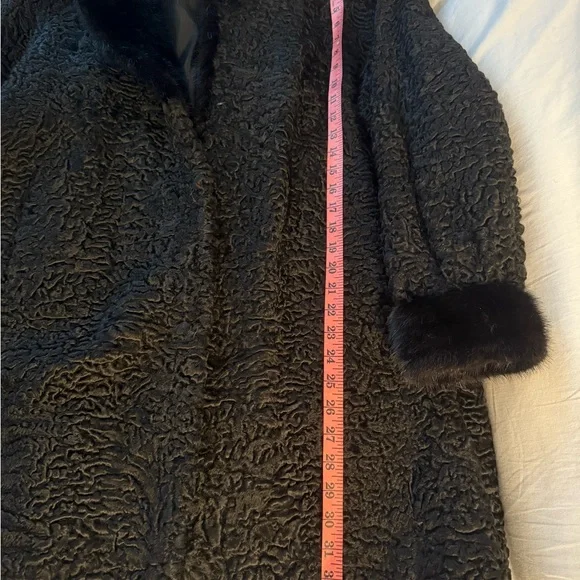 🆕 Elegant Black Genuine Fur Coat - Picture 8 of 13
